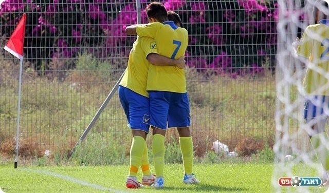 שחקני יבנה חוגגים (לירן דורף)